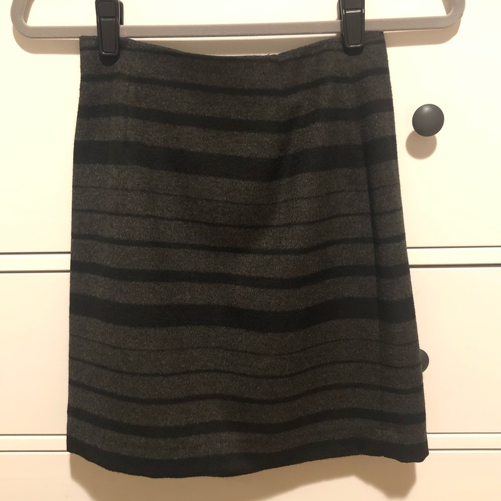 Banana Republic Lined Black/Gray Wool Skirt - NWOT - Petite 00